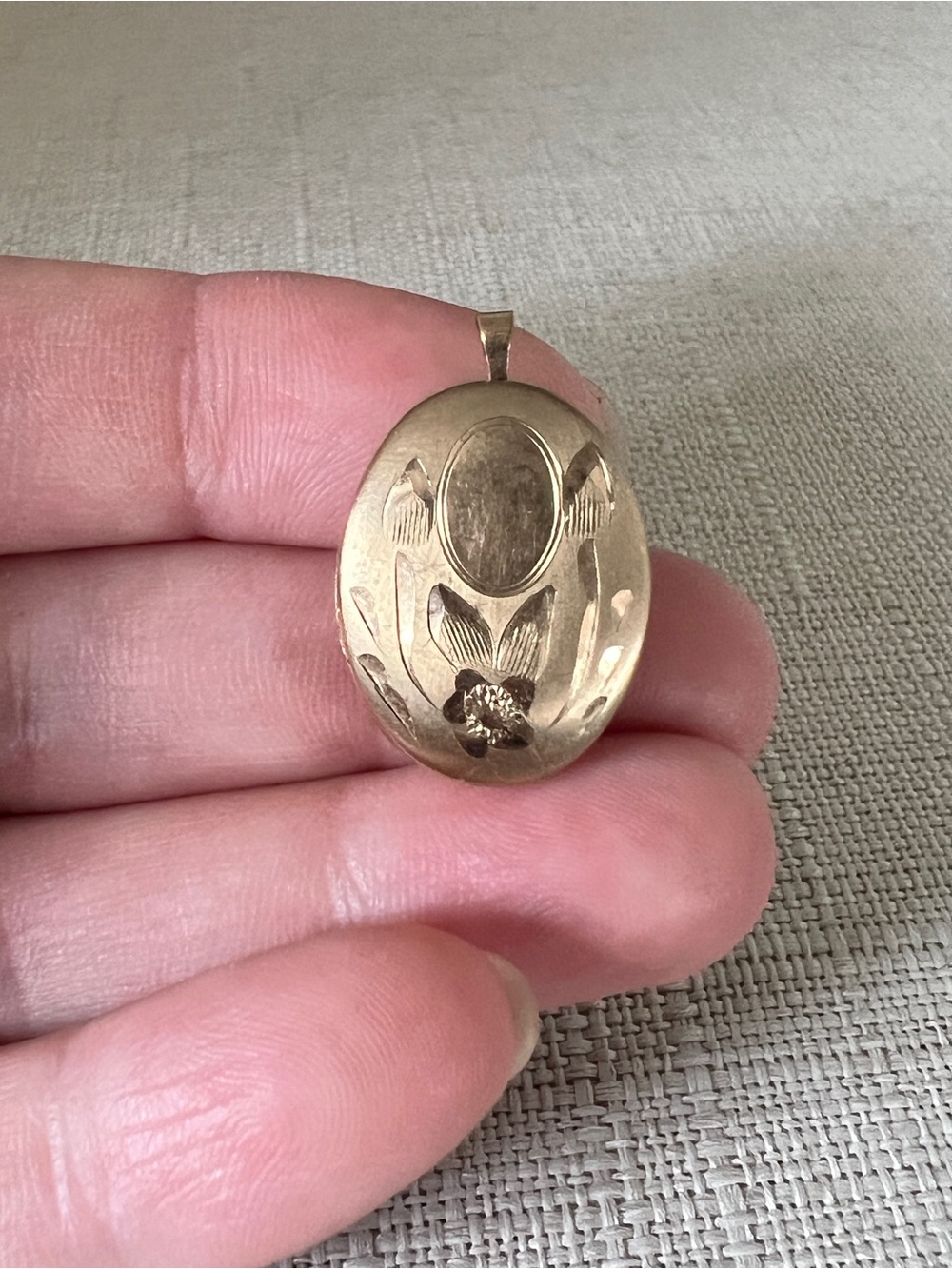 Vintage Mid-Century 14K Gold Filled Oval Photo Locket